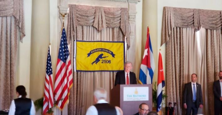 John Bolton anunció nuevas sanciones contra el Banco Central de Venezuela y denunció la injerencia cubana en ese país