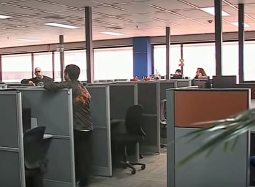 130 personas quedaron sin trabajo por cierre de call center Van Ru