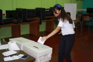 Democracia se vivió en los centros educativos…900 mil alumnos votaron para elegir gobiernos estudiantiles