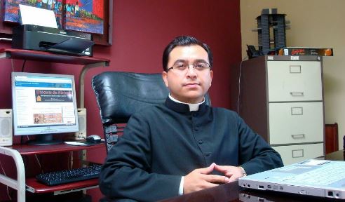 Sixto Varela asegura que sacerdotes deben defender hasta con su vida el secreto de confesión