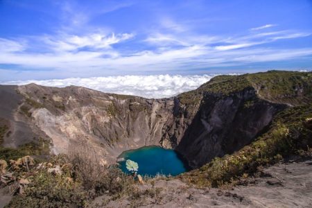 Laderas del cráter del Volcán Irazú continúan inestables y podrían generarse más derrumbes