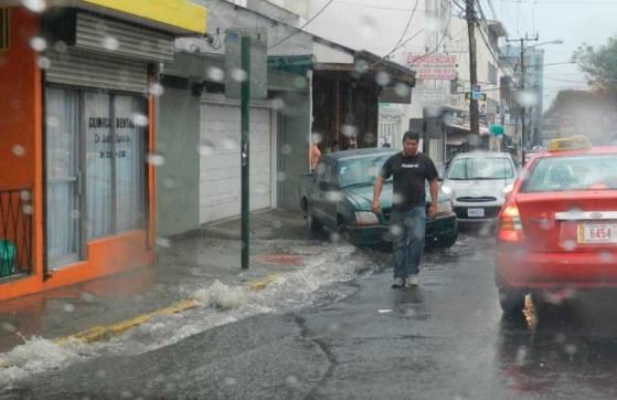 CNE atendió 10 inundaciones y 4 deslizamientos por lluvias del fin de semana