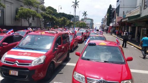 Taxistas levantan manifestación y esperan que su propuesta sea revisada el próximo martes en Consejo de Gobierno