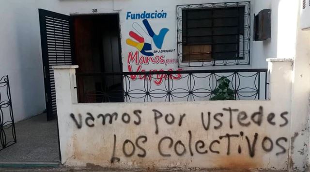 Colectivos chavistas pintaron amenazas en las viviendas de diputados opositores