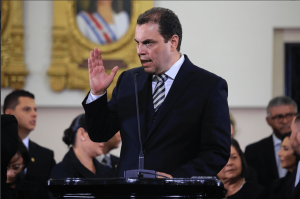Carlos Ricardo Benavides admite que evitó incluir proyectos como la eutanasia en acuerdo con fracciones