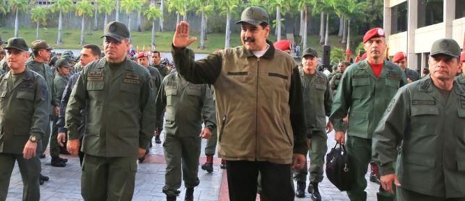 Nicolás Maduro se mostró con el militar que conspiró para derrocarlo y arengó: «Ha llegado la hora de combatir»