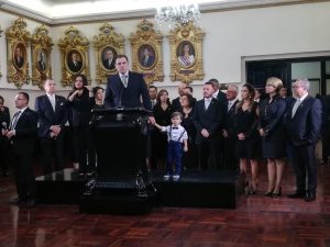 Carlos Ricardo Benavides se convierte en presidente del Congreso con arrasadora votación