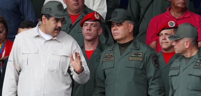 Con sospechas sobre su entorno, Nicolás Maduro intenta retomar el control de la Fuerza Armada