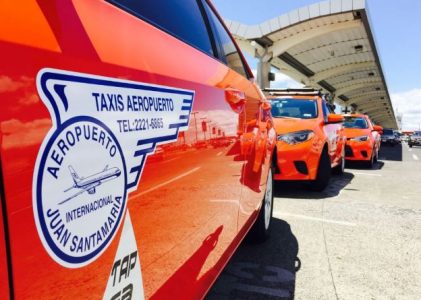 Taxis anaranjados se manifiestan contra UBER y advierten de nuevas protestas
