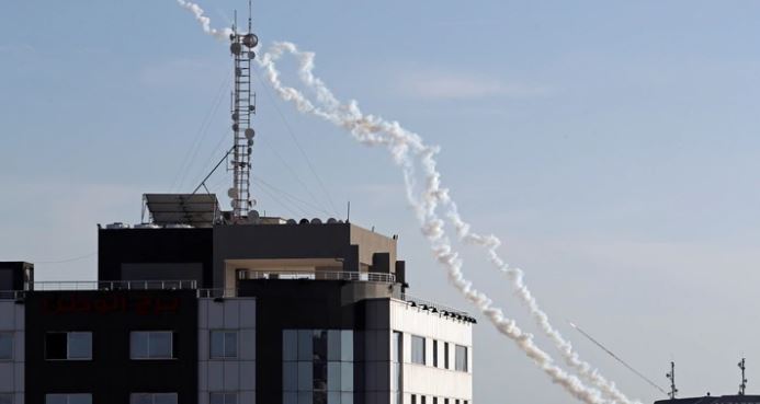 El grupo terrorista Hamas lanzó más de 600 misiles a Israel desde Gaza y causó al menos tres muertos