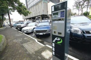 Parquímetros digitales no cambiaron problemas de mal estacionamiento en San José