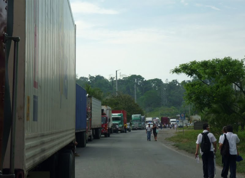 Grupo de transportistas rechaza acuerdo con el gobierno y mantiene manifestaciones