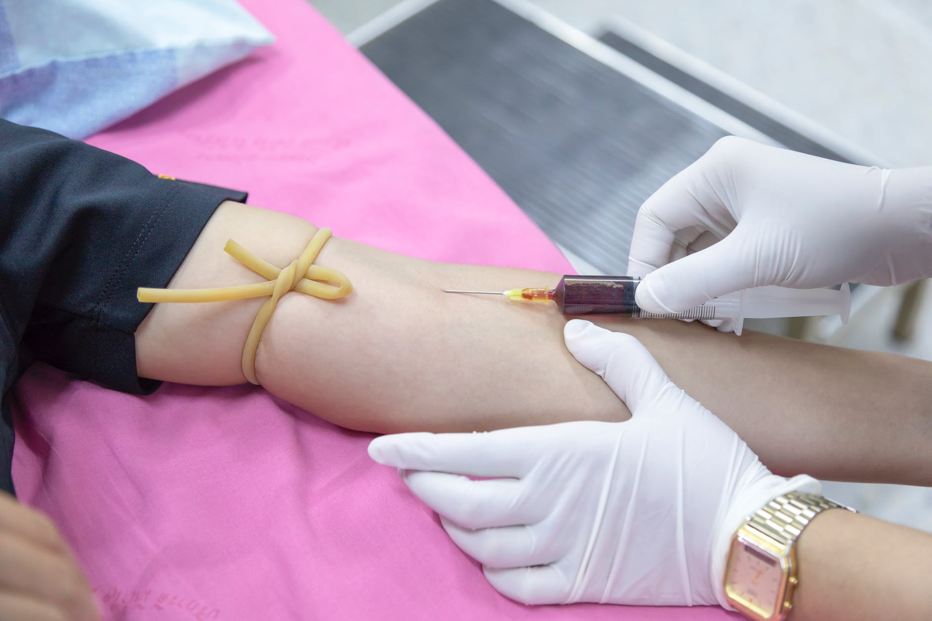 ¡ATENCIÓN! Autoridades de salud alertan por falta de sangre y piden colaboración a donadores