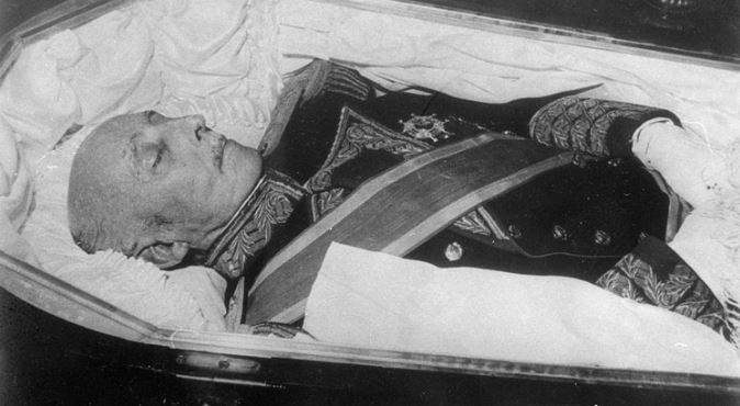 El Tribunal Supremo de España suspendió la exhumación del cuerpo del dictador Francisco Franco