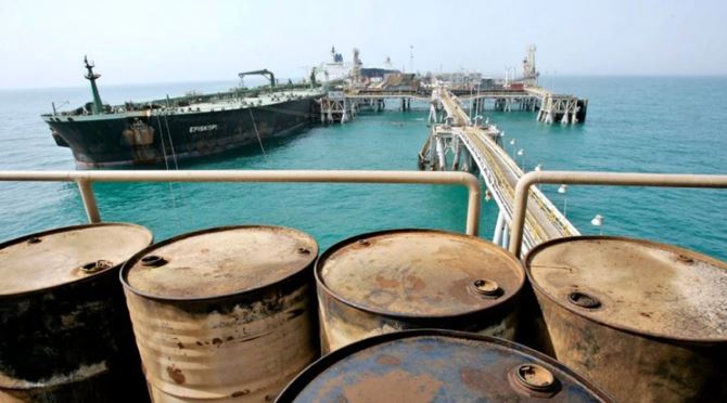 Fuerte suba del precio del petróleo tras los ataques a dos buques en el golfo de Omán