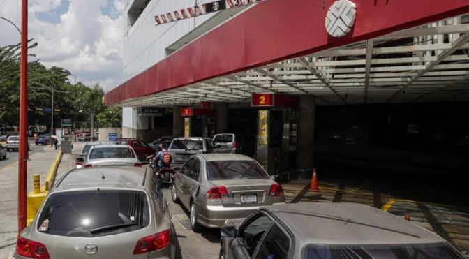 Trabajadores petroleros advirtieron que Venezuela podría quedarse sin gasolina en un mes