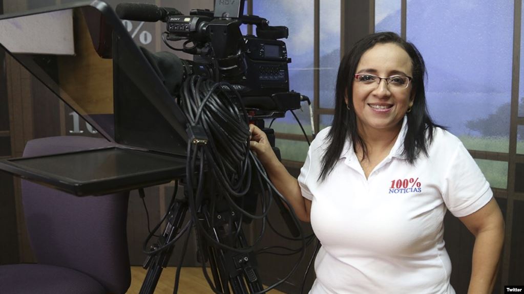 Periodista Lucía Pineda analizará con su familia venir a Costa Rica temporalmente