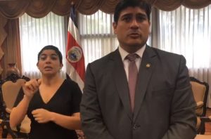 Manifestantes irrumpen en Casa Presidencial… Carlos Alvarado reprocha actos de violencia