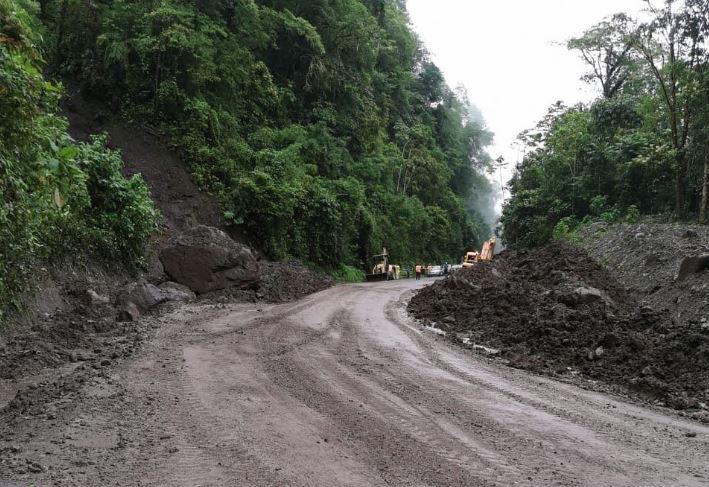 Conavi mantiene paso regulado en kilómetro 117 del cerro de la muerte por deslizamientos