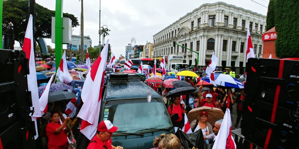 Educadores se manifiestan en San José contra proyectos de Ley que buscan regular las huelgas