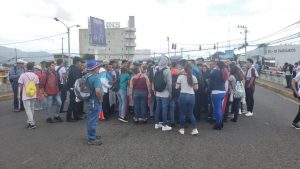 Albino Vargas dio instrucciones a estudiantes antes de reunirse con presidente Alvarado