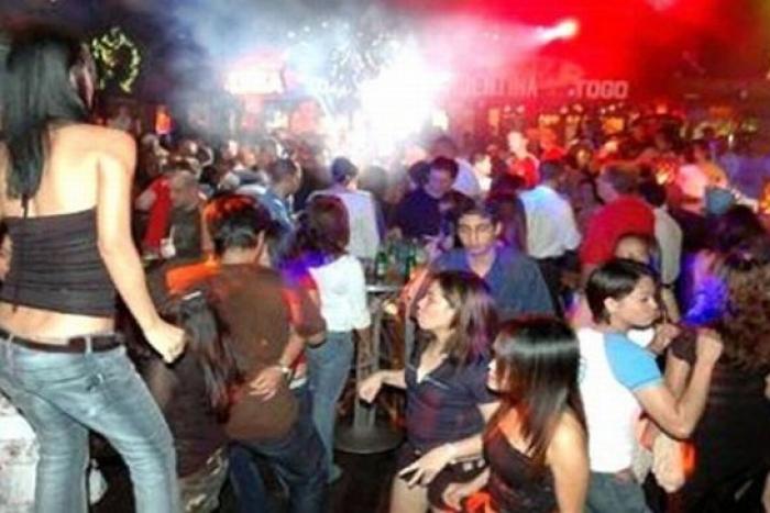 Autoridades intentan frustrar cada semana cinco fiestas que convocan a menores de edad