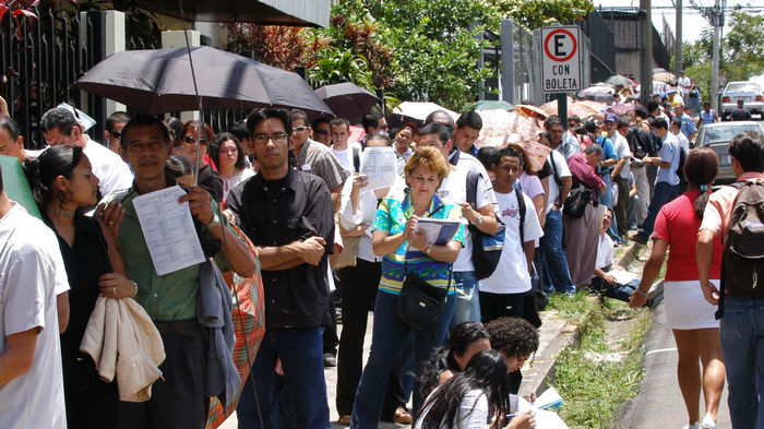 Desempleo: La incertidumbre de 276 mil ticos que sonroja al gobierno de Alvarado