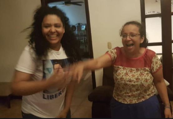 Periodista Lucía Pineda quedó en libertad esta madrugada tras seis meses en prisión