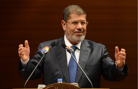 Murió el ex presidente egipcio Mohamed Mursi tras desplomarse en pleno juicio