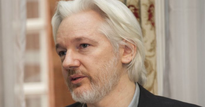 Un juez británico remitió al gobierno la orden de extradición a Estados Unidos de Julian Assange, fundador de WikiLeaks