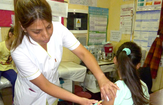 Niñas que estén por cumplir 10 años serán vacunas contra el papiloma humano en el 2020