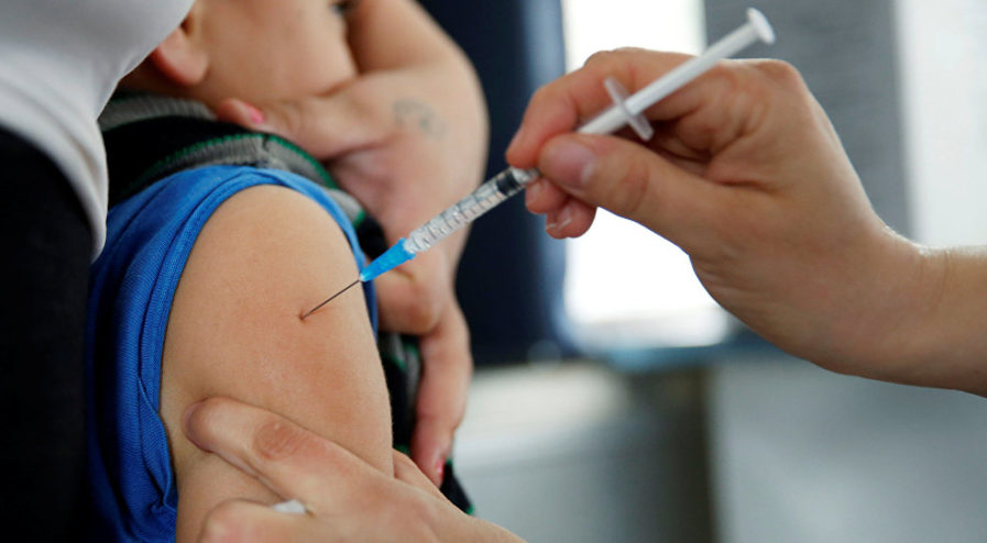 Ministerio de Salud y CCSS valoran aplicar a niños vacuna contra el papiloma humano