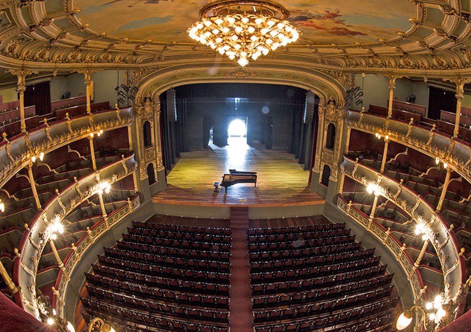 Pugna por préstamo para conservación del Teatro Nacional sigue sin salida