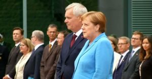 Angela Merkel sufre nuevo episodio de temblores en acto público: es el tercero en menos de un mes