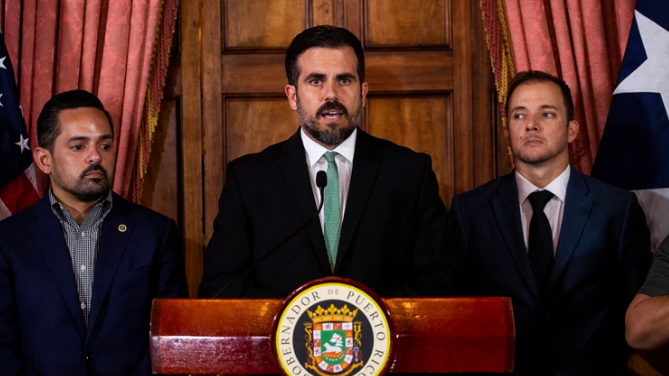 Renunció el gobernador de Puerto Rico por el escándalo «chatgate»