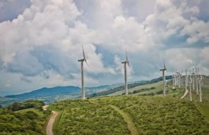 Contraloría advierte que meta país de generar energía 100% renovable en 2030 carece de estudios técnicos