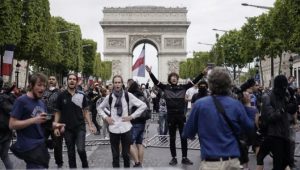 Más de 150 detenidos en París por protestas y enfrentamientos durante festejos del Día Nacional