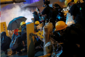 Gases lacrimógenos contra paraguas: así fue la represión a los activistas prodemocracia en Hong Kong
