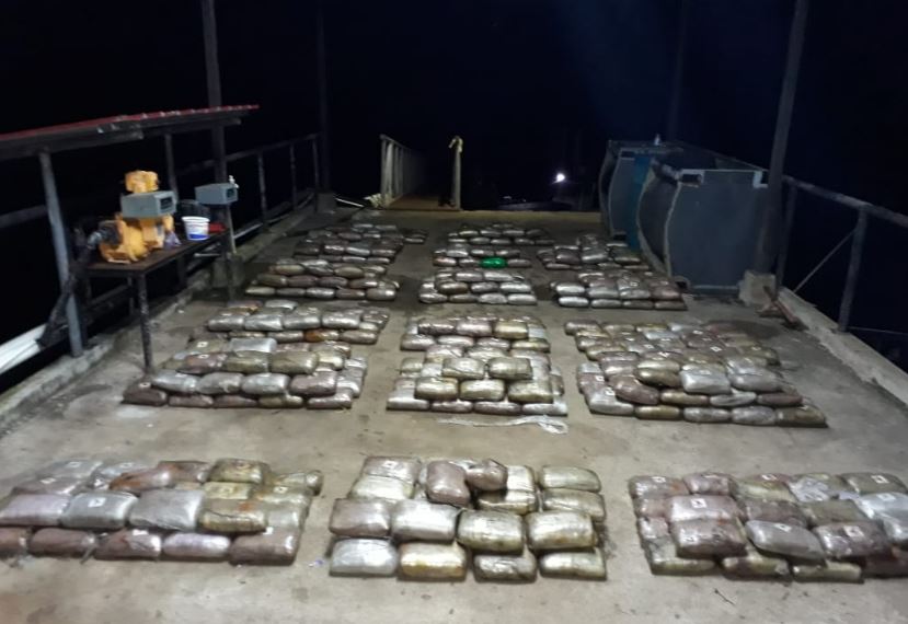 Policía panameña detiene a tres ticos vinculados con cargamento de 963 kilos de cocaína