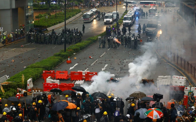 Hong Kong vivió otra tensa jornada de protestas