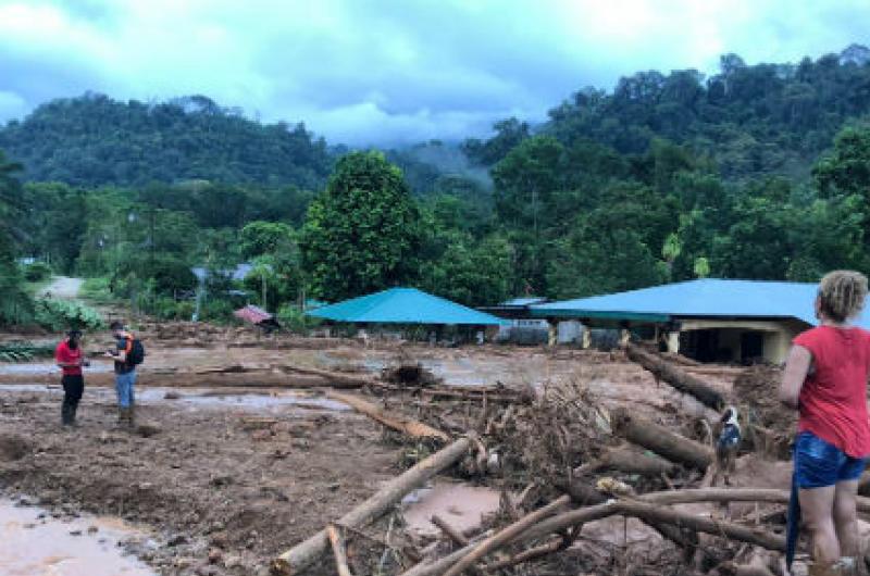 CNE lleva ayuda humanitaria a zonas afectadas y continúa con evaluación de daños en la Lucha y Lagarto