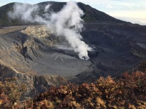 Cierre preventivo del Volcán Poás se extenderá hasta este martes para continuar con valoraciones