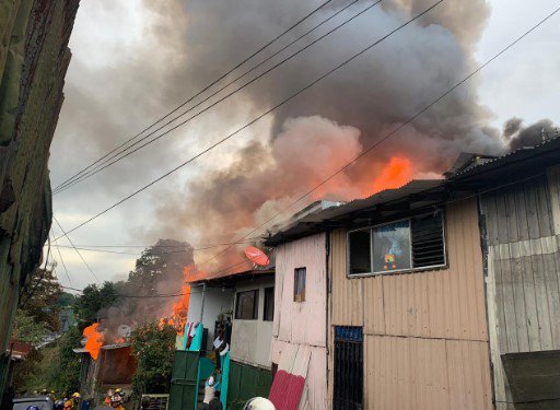 Incendio en Barrio Cuba afectó 70 casas: IMAS destinó ¢100 millones para ayudar a 300 personas
