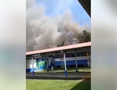 Bomberos atendieron incendio en el Colegio Técnico Profesional de Golfito