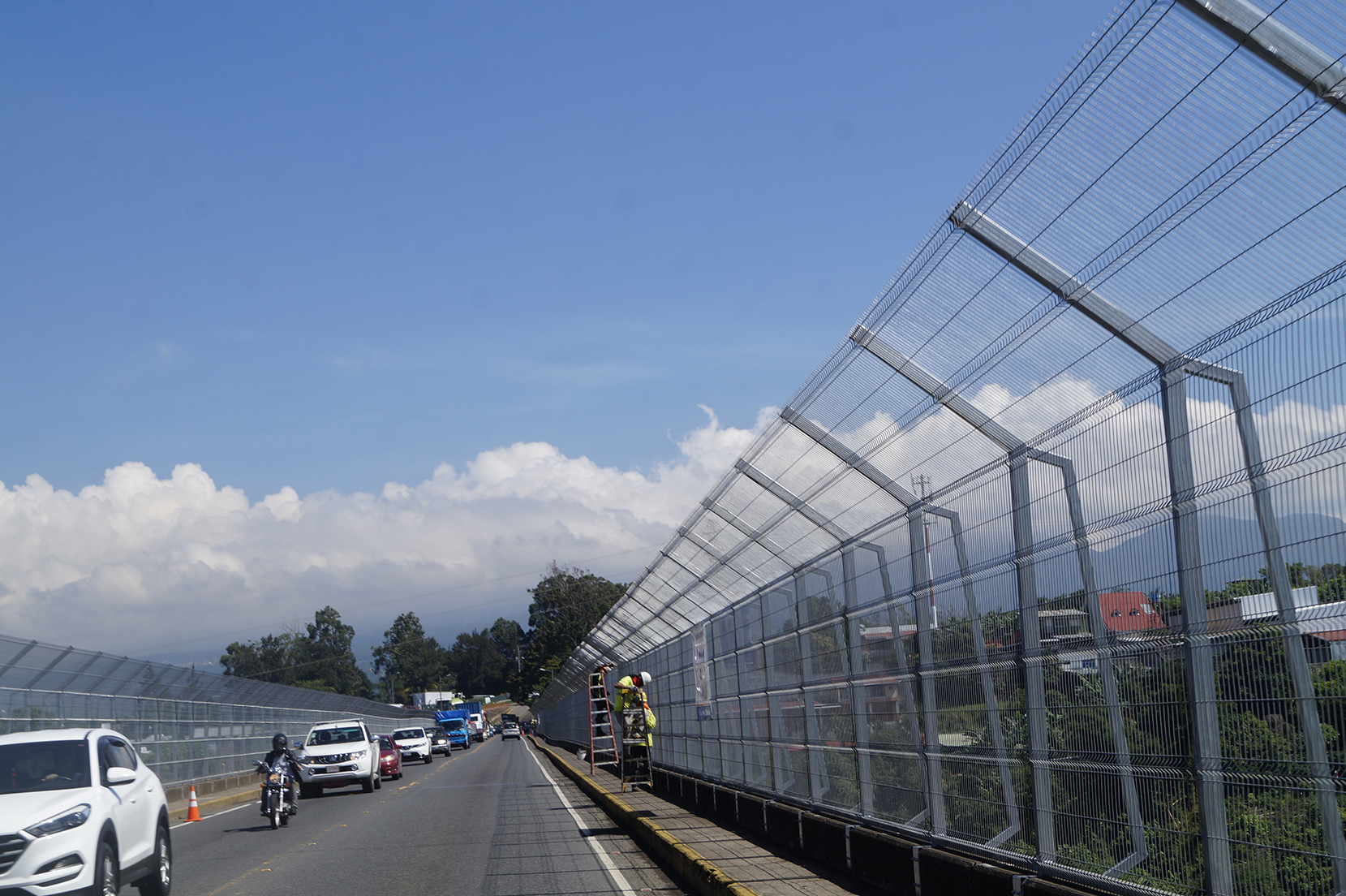 Mallas en el puente del “Saprissa” ya evitaron dos suicidios