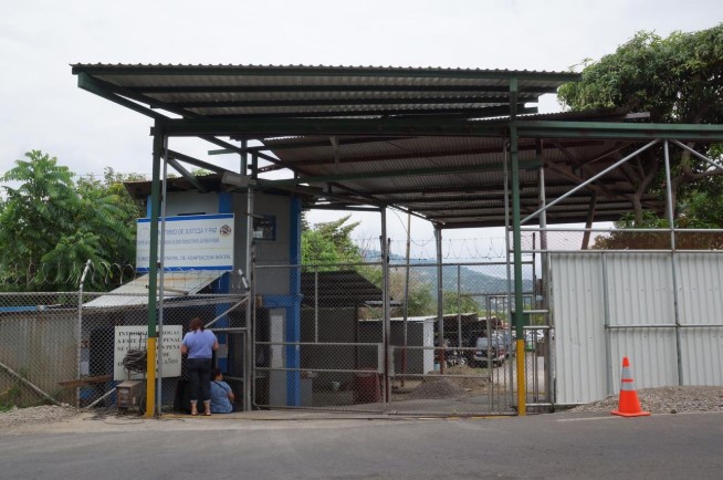 Ministerio de Salud suspende visitas a 5 cárceles debido a brote de paperas
