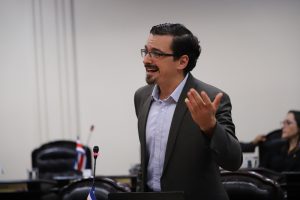 José María Villalta mantiene dudas sobre cambio de anualidades a actuales funcionarios