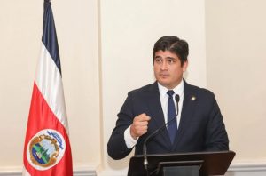 Carlos Alvarado se reúne con presidente mexicano para abordar temas comerciales y crisis migratoria