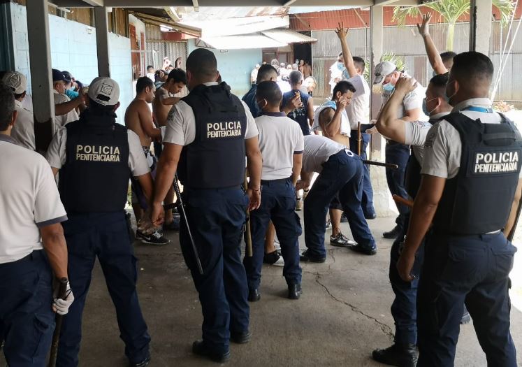 Reos incendian colchones en cárcel del Virilla por restricción de visitas