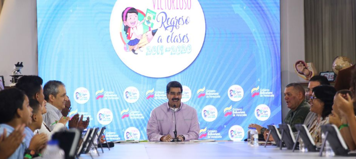 Nicolás Maduro propuso transformar las escuelas en criaderos de gallinas